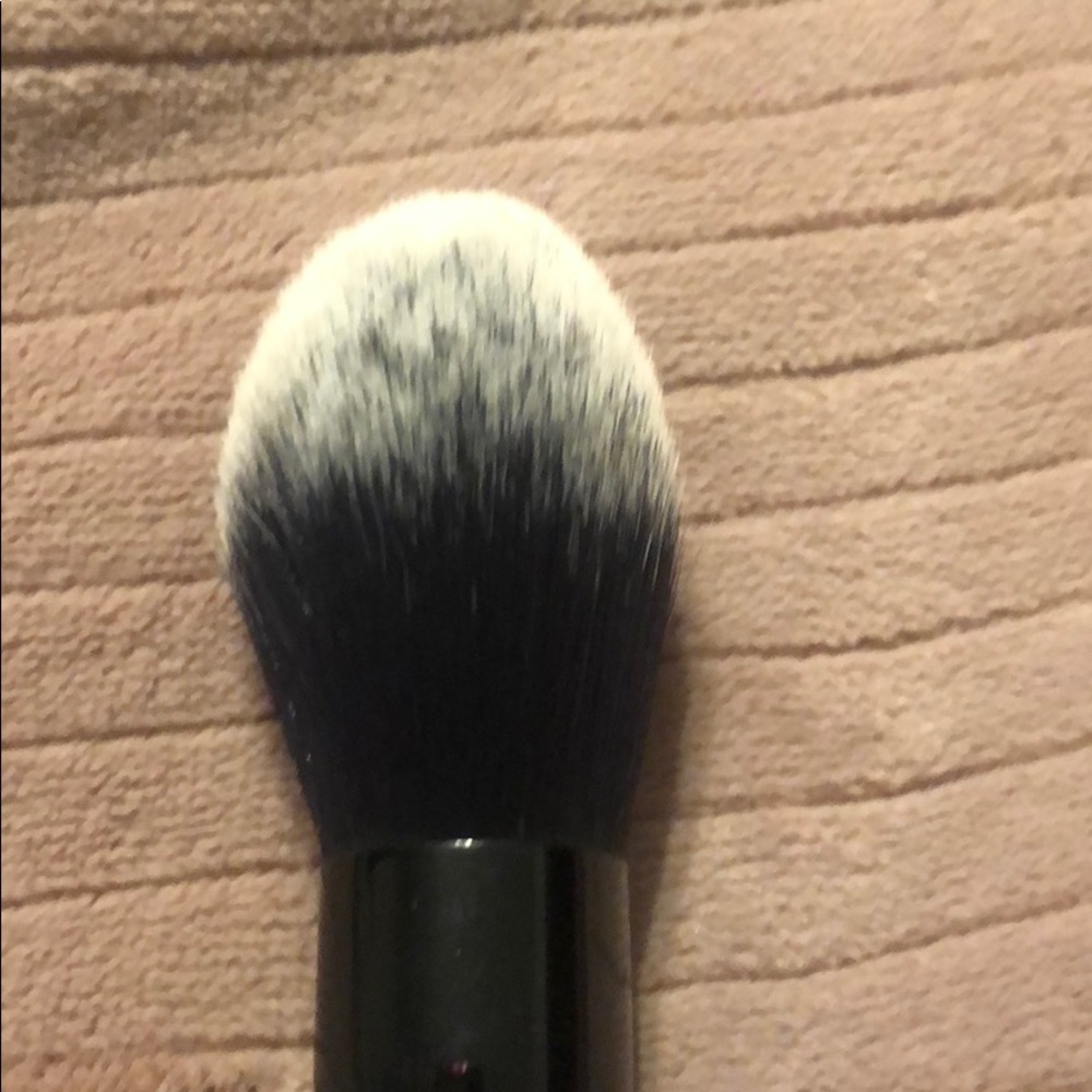 Kat Von D 20 Lock-It Setting Powder Brush - Picture 2 of 4